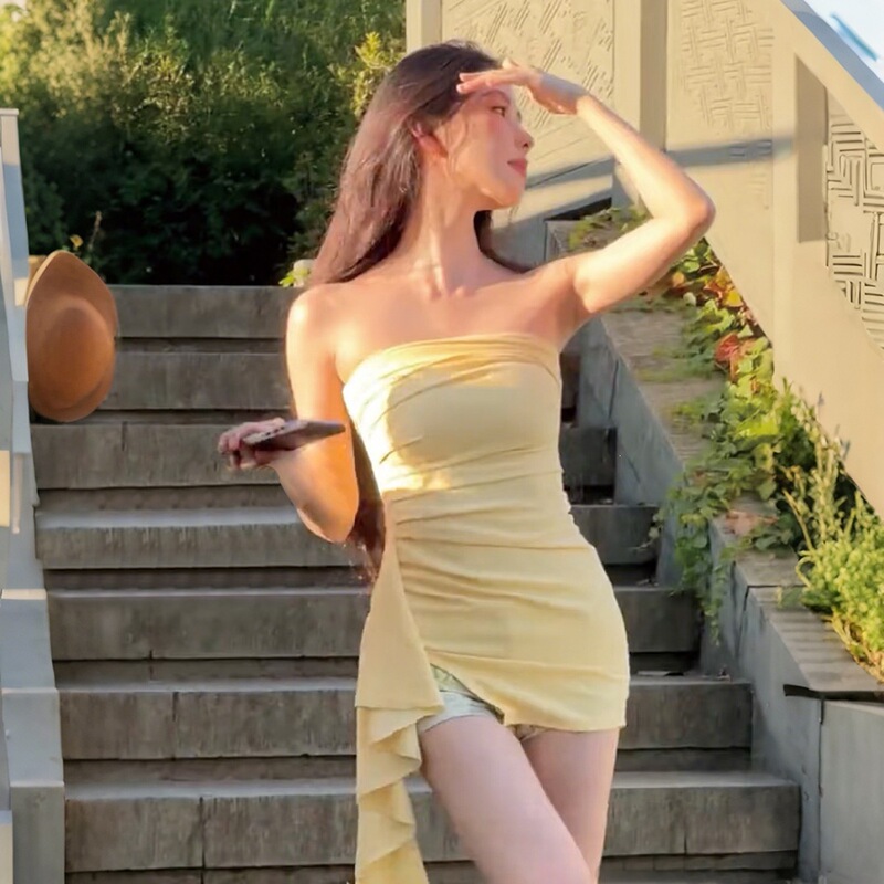 European and American Summer 2025 New Style Pure Desire Style Sleeveless Backless Waist-Cinching Slim-Fit Elegant Ruched Top for Women European and American Summer 2025 New Style Pure Desire Style Sleeveless Backless Waist-Cinching Slim-Fit Elegant Ruched Top for Women