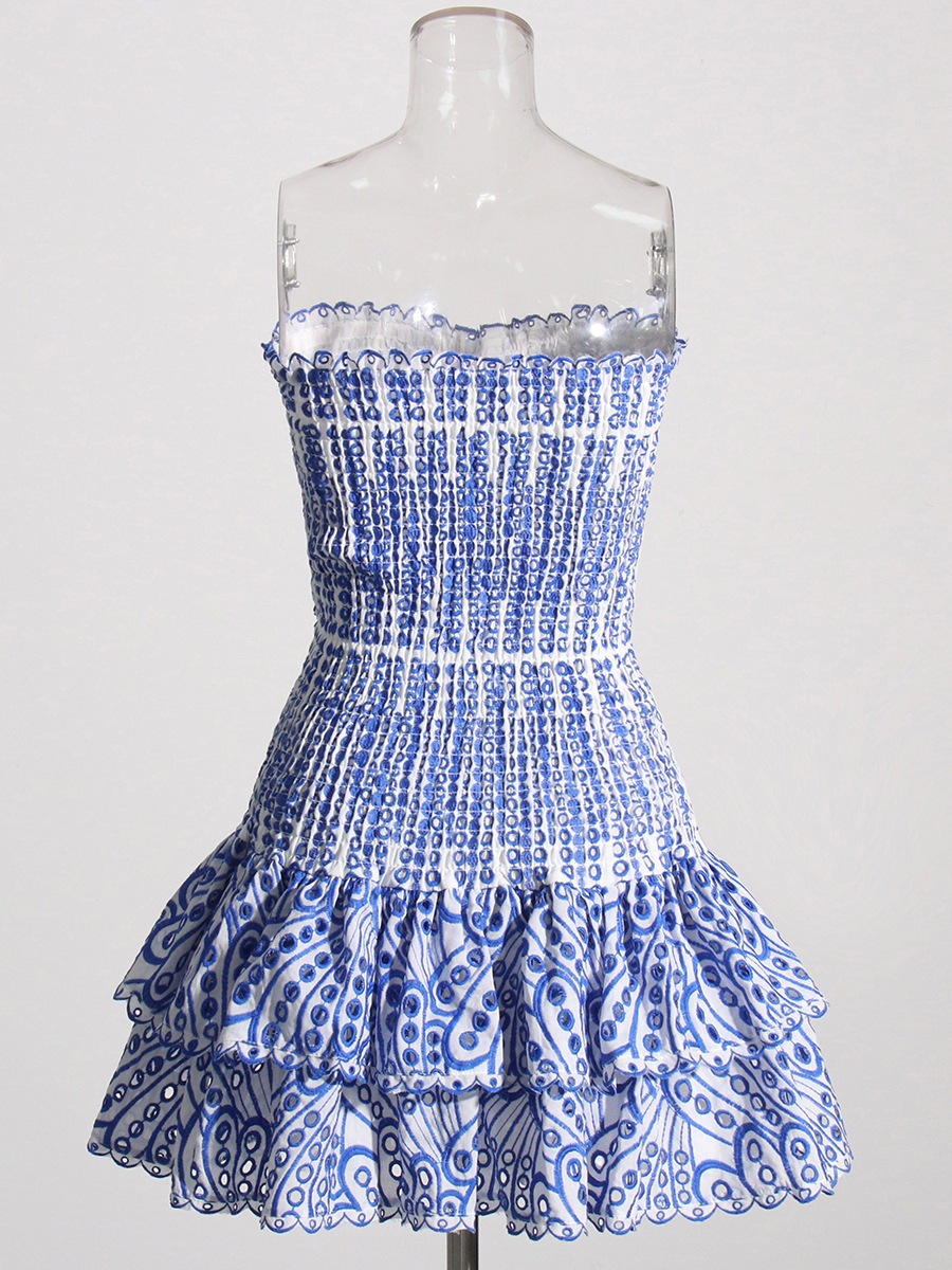 Robe bohème bustier à volants avec broderies pour les vacances_voghion.com