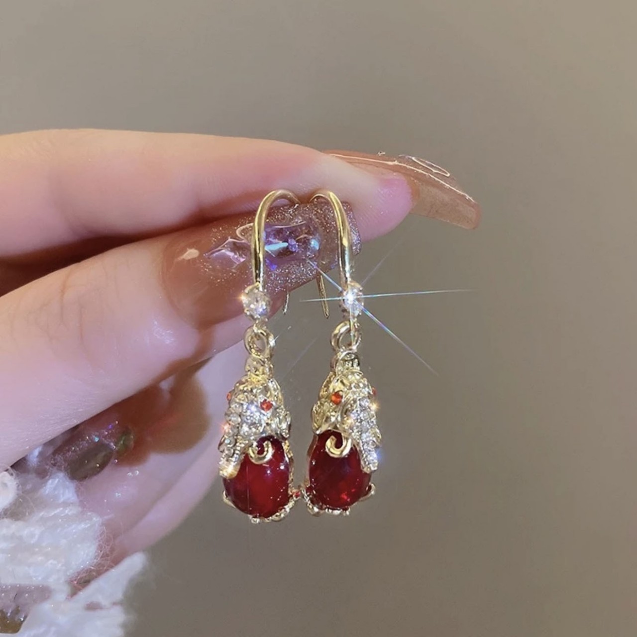 Retro elegant red earrings