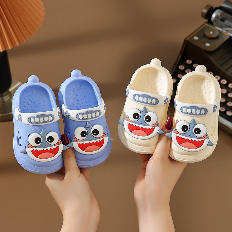 Summer New Cute Cartoon Shark Super Cute Indoor and Outdoor Boys' Clogs for Boys and Girls Soft-Soled Children's Slippers