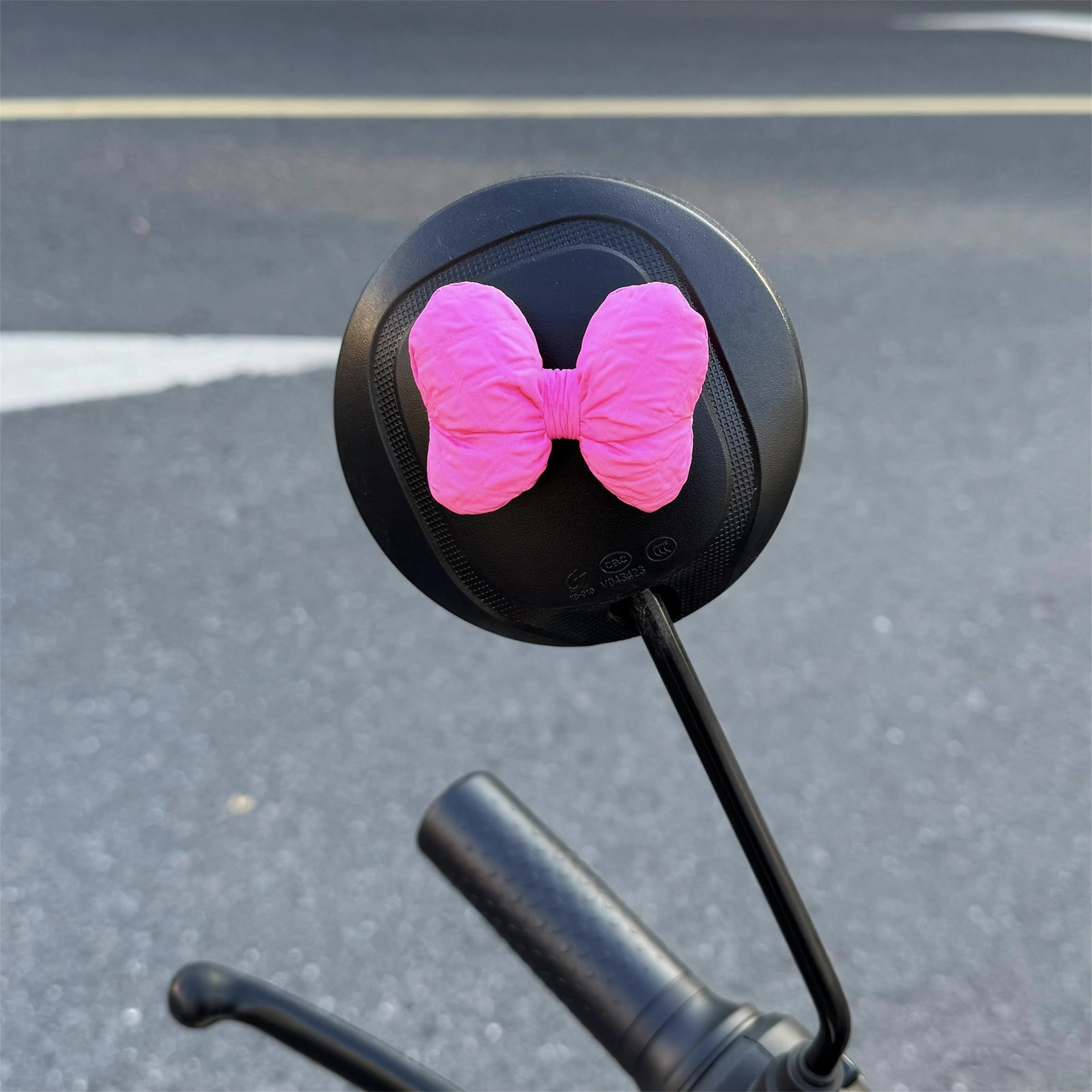 Decoraciones de espejo retrovisor con lazo, batería, accesorios de decoración de vehículos eléctricos, accesorios lindos para motocicletas y motocicletas 2024