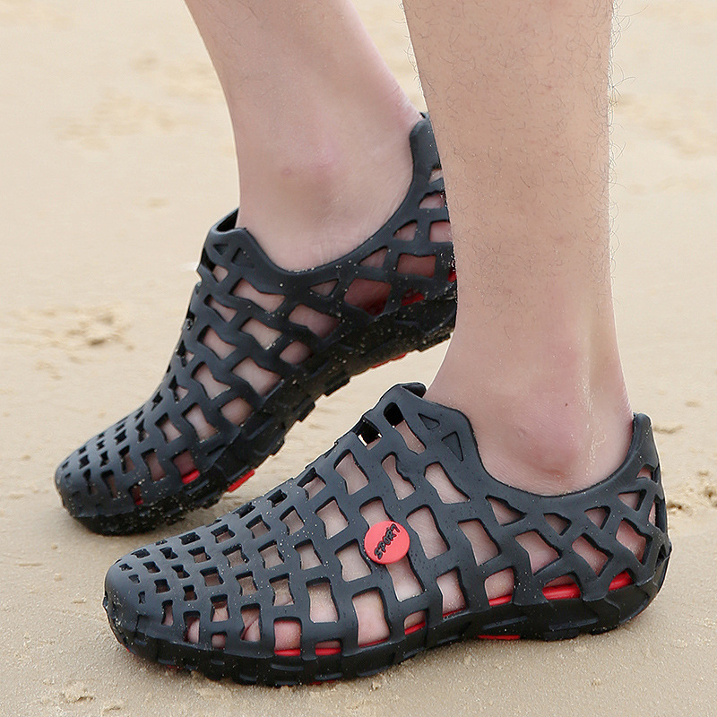 2025 Summer Cross-Border Couple Croc Shoes Hollow Breathable Sandals Beach Slip-On Personalized Men's and Women's Sandals Wholesale