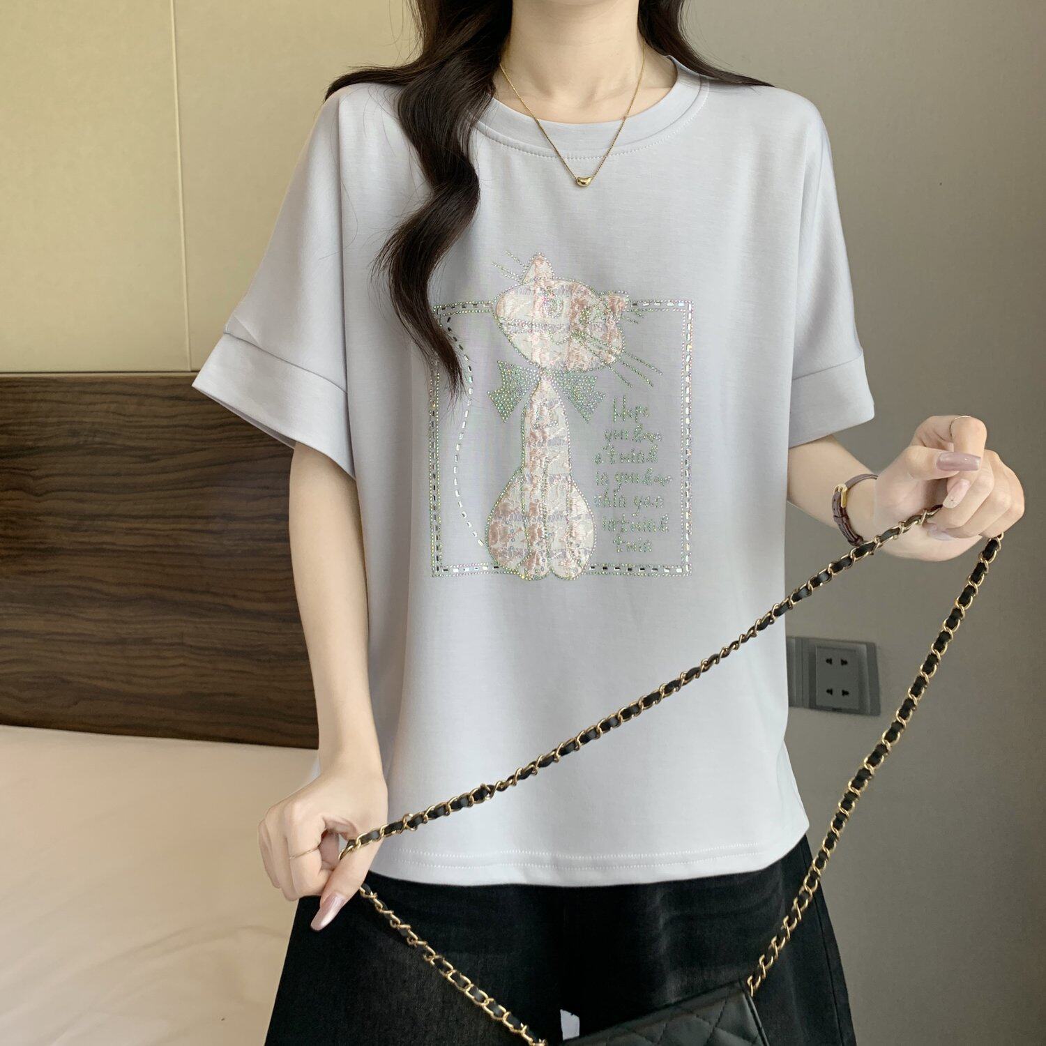 Áo thun nữ tay ngắn cổ tròn, phong cách trẻ trung, đính đá lấp lánh, form rộng thoải mái — màu đen chi tiết 10