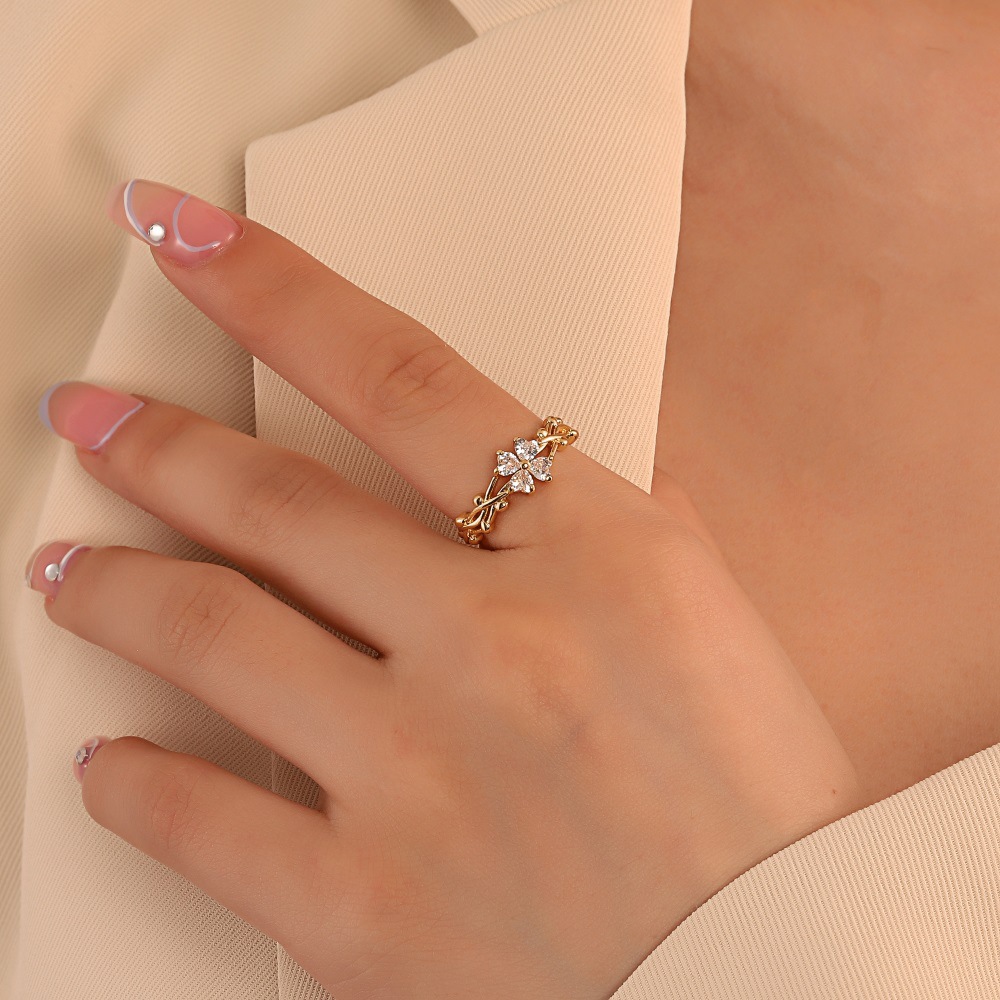 Fashion retro micro-encrusted zircon four-leaf clover copper ring