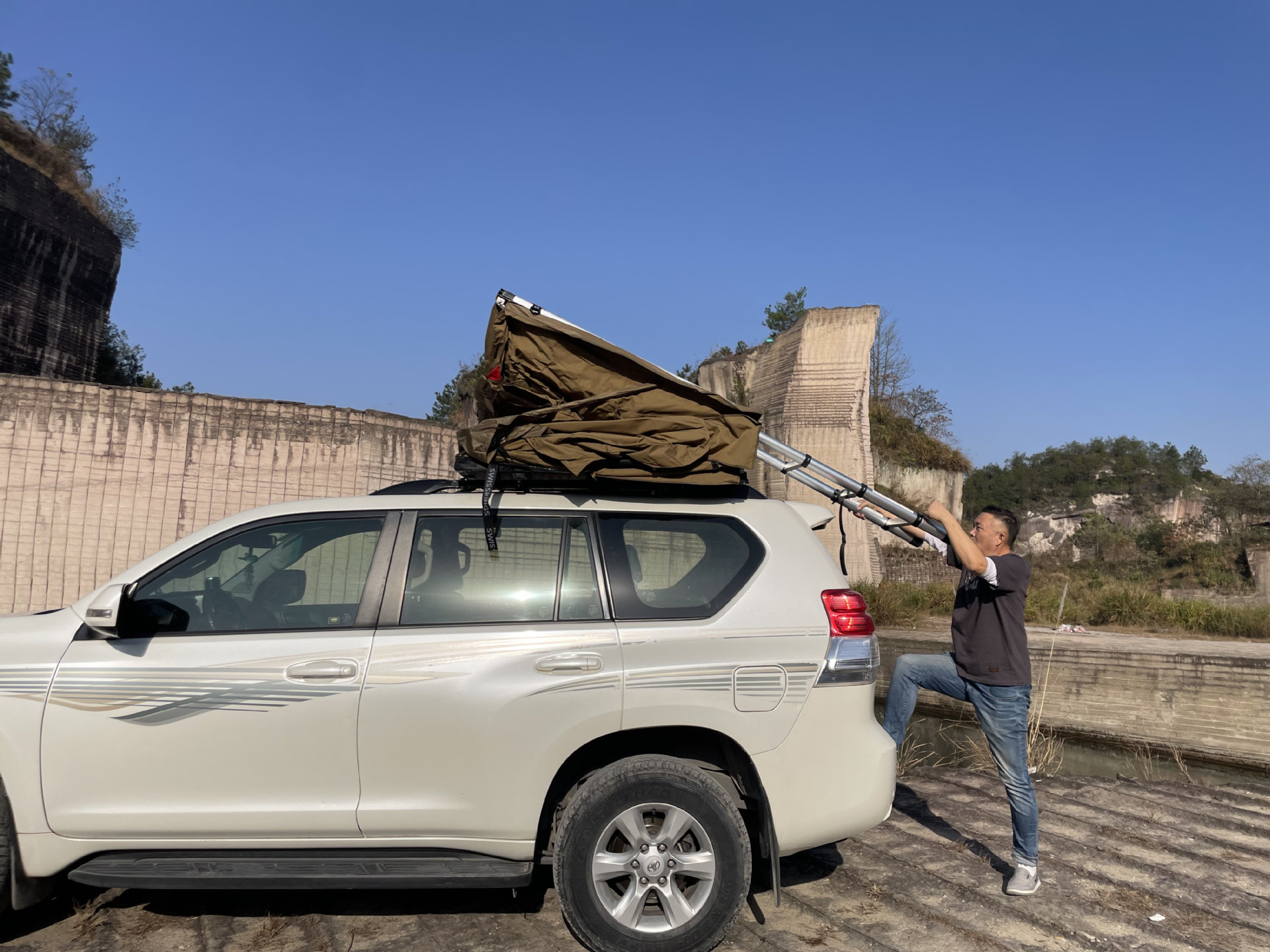 Leftover Foreign Trade Stock with Tags, Sold Out with No Restock, Outdoor Off-Road, Various Sizes, Long Car Roof Tent, Portable Car Tent