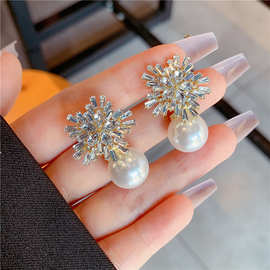 银针镶钻花朵珍珠耳环轻奢时尚设计感耳钉小众个性高级感耳饰批发