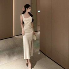 米白色高端气质连衣裙新款女夏修身显瘦吊带裙质感高级感