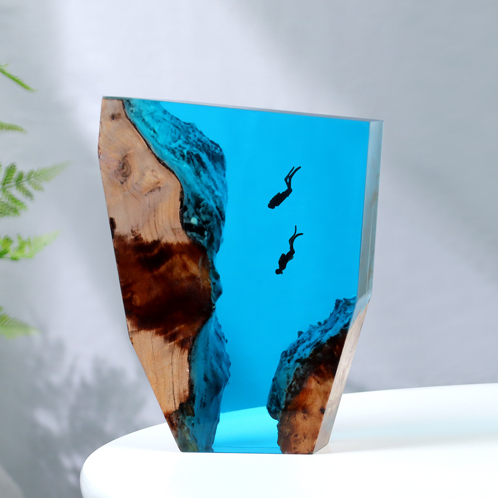 Handmade Creative Solid Wood Resin Atmosphere Lamp Ocean Free Diver Desktop Ornaments Deep Sea Exploration Commemorative Night Light