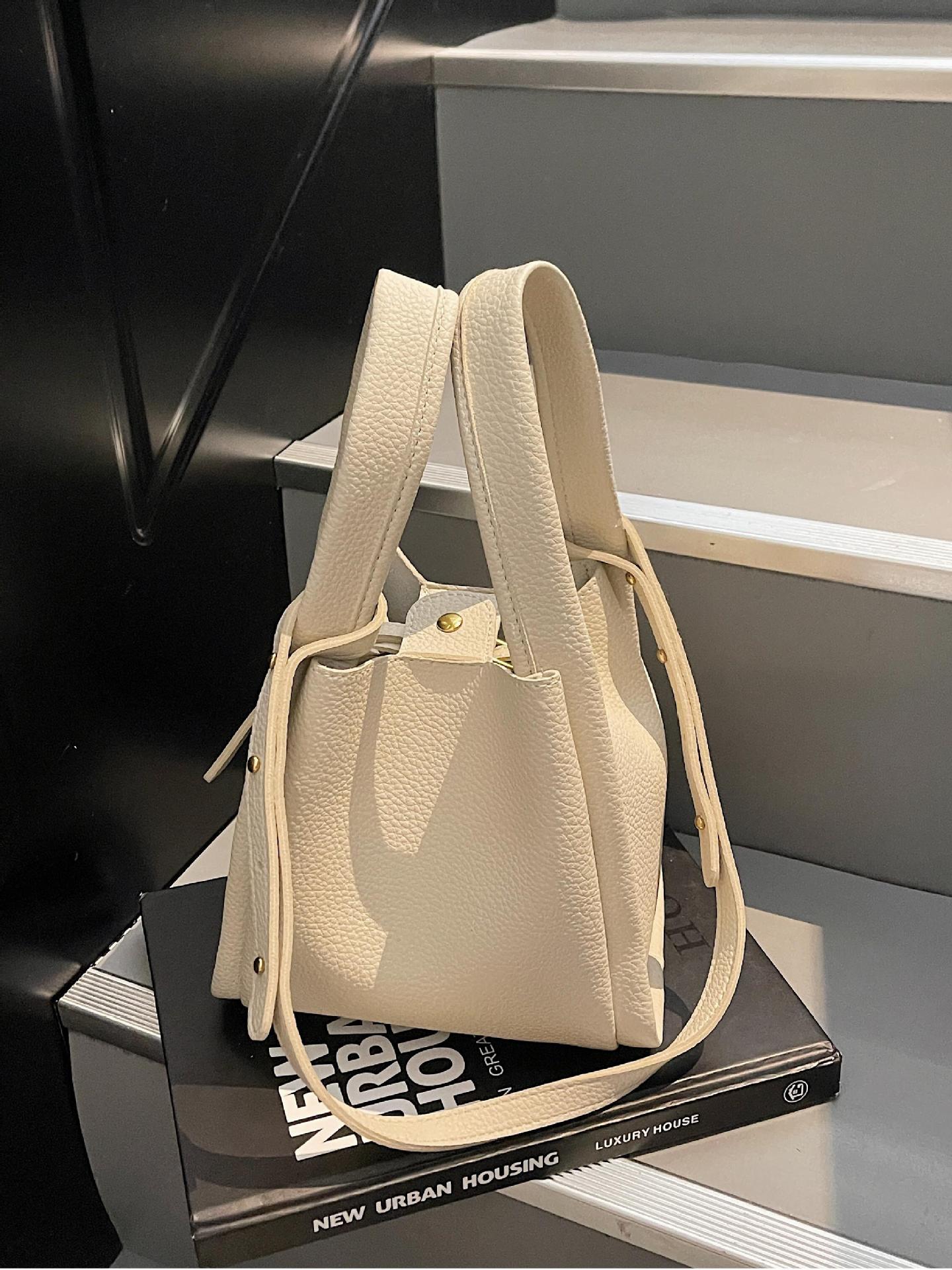 Bolso de cesta de verduras de mano popular transfronterizo para mujer 2025 nuevo bolso de hombro casual de todo fósforo bolso de cubo de paso de alta gama