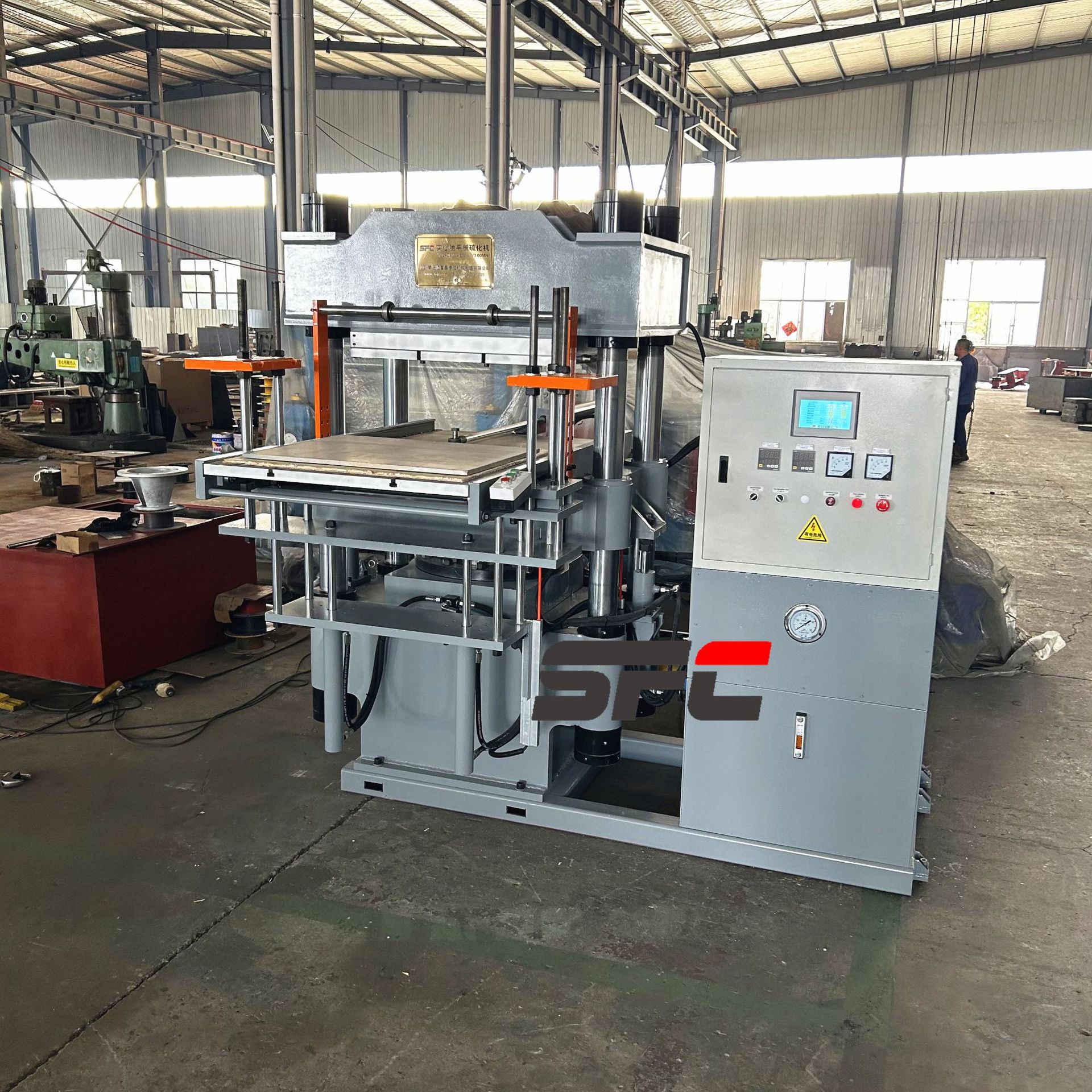 PLC触摸屏控制模压全自动硫化机 2RT自动顶出实心胎热压模压机