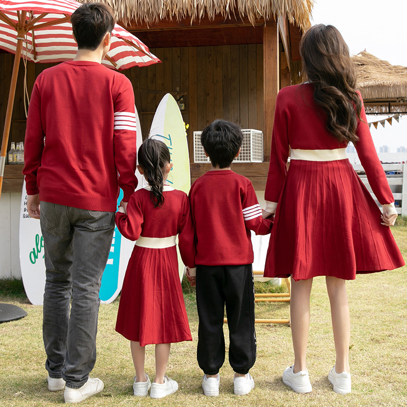Otoño e invierno de gama alta festival de primavera ropa para padres e hijos una familia de tres 2023 nuevo vestido de madre e hija suéter rojo completo decoración del hogar