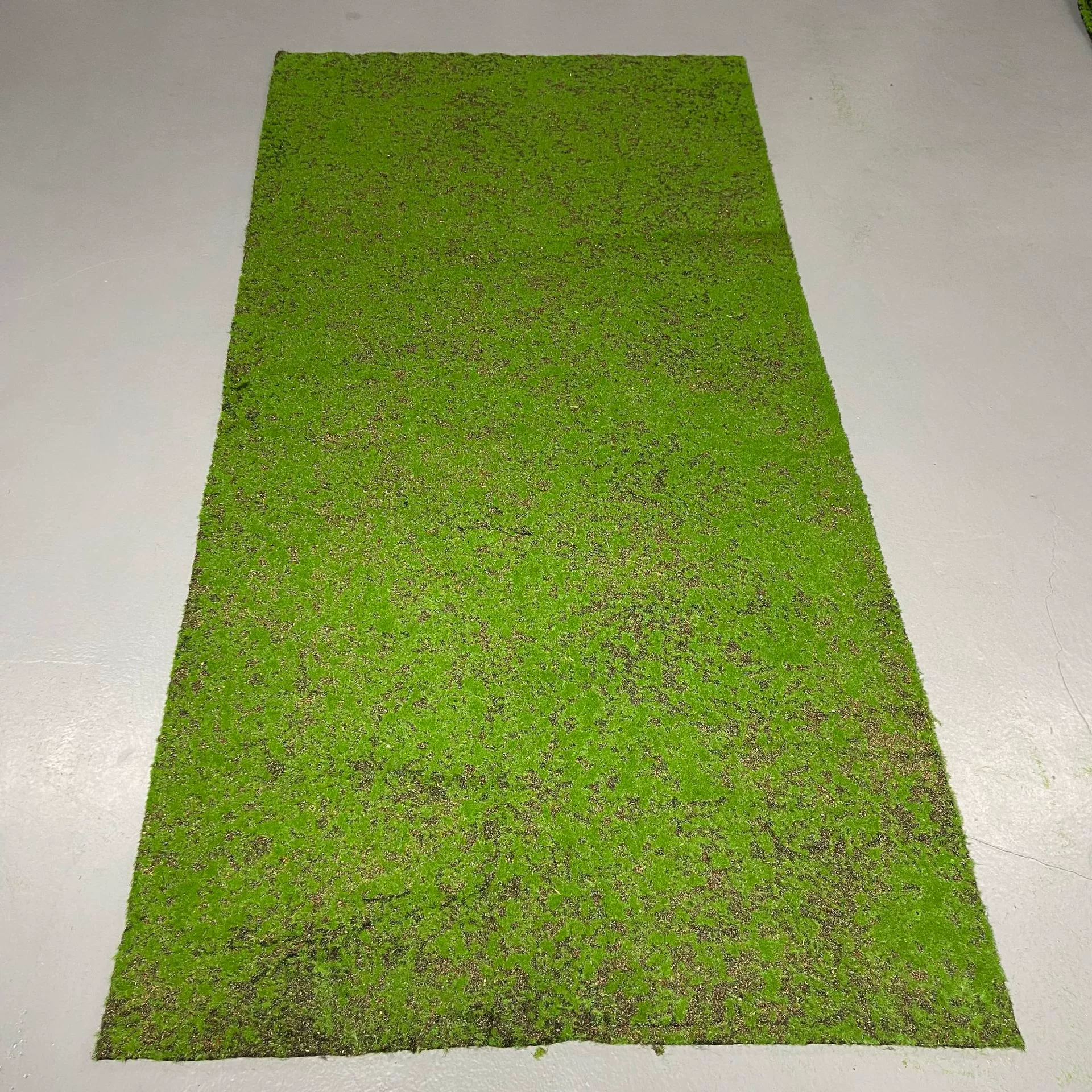 Fake moss turf, artificial plane moss turf, flat red base plane moss coffee base turf wholesale