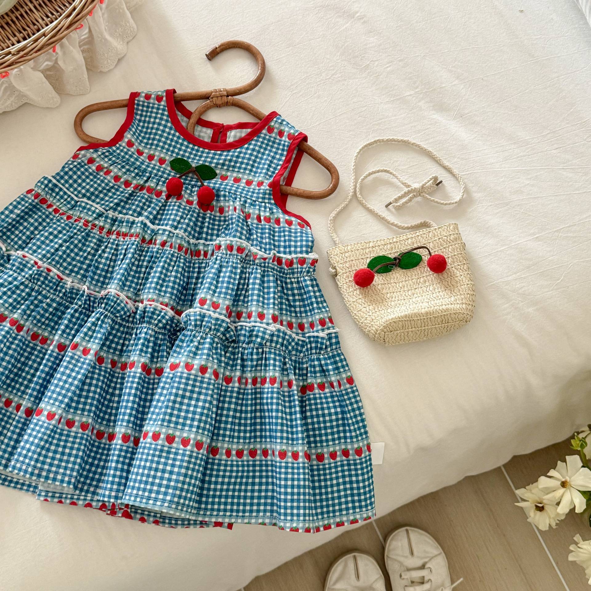 Xianning siete ropa para niños verano nuevo estilo niña dulce azul a cuadros vestido sin mangas falda chaleco de cereza de bebé femenino