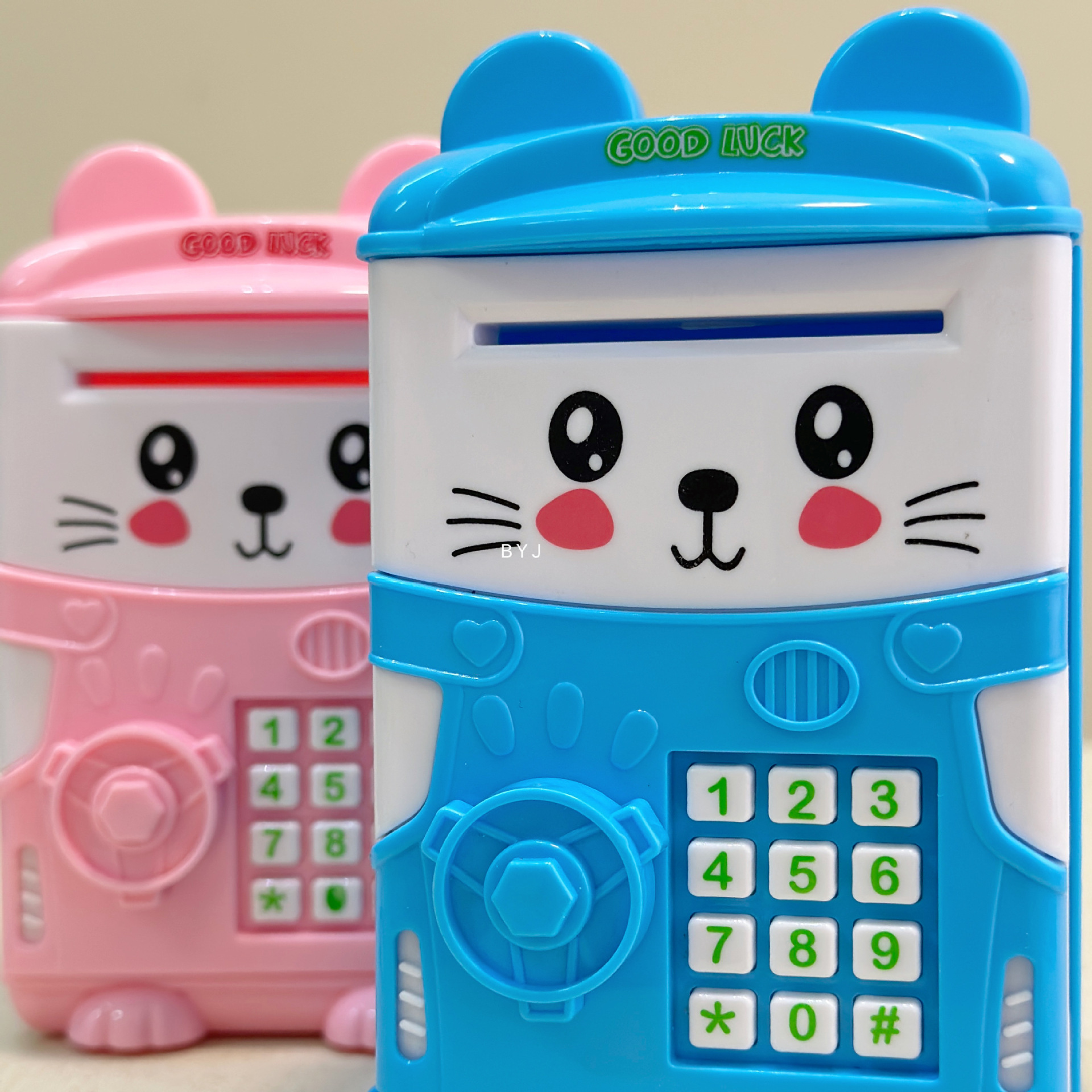 Douyin celebridades de Internet con la misma alcancía de dibujos animados