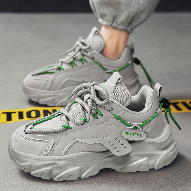 Zapatos de hombre de éxito en línea 2025 nuevos zapatos deportivos juveniles de otoño para correr casuales aumentados con suela gruesa zapatos de moda