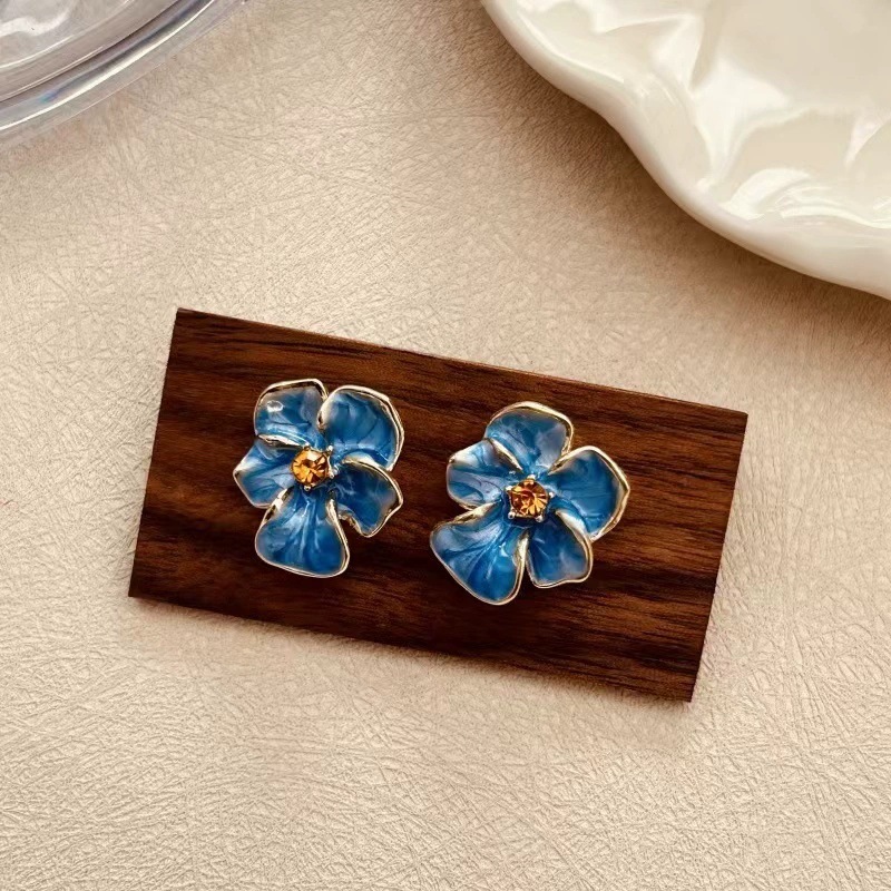 Retro elegant blue sophisticated fashionable universal earrings