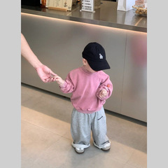 春と秋の男児の洋風のおしゃれなプリントの丸首の長袖のガードルの中で子供のゆったりしている運動のカジュアルなズボンの2つのセット