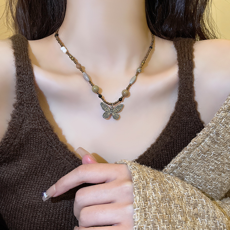 Nuevo collar de mariposa con cuentas chinas para mujer