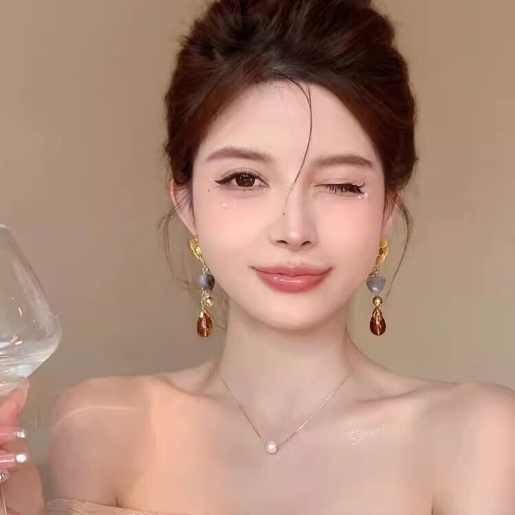 美ラードカレー色のレトロなイヤリングの幾何学的な不規則な樹脂の愛のピアスの女性の高級感があります。|undefined