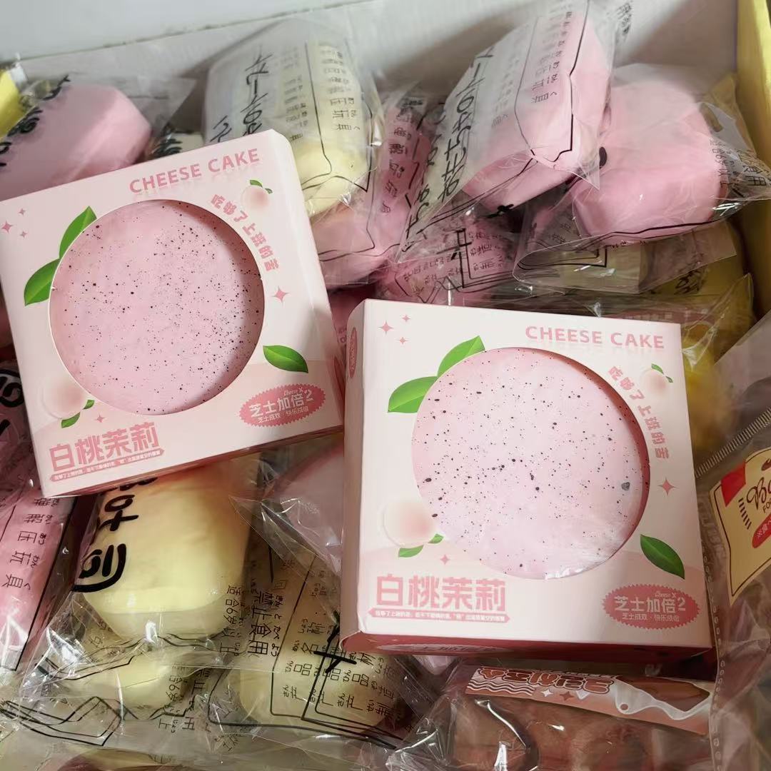 부드럽고 끈적끈적한 딸기 무스 1개 느린 리바운드