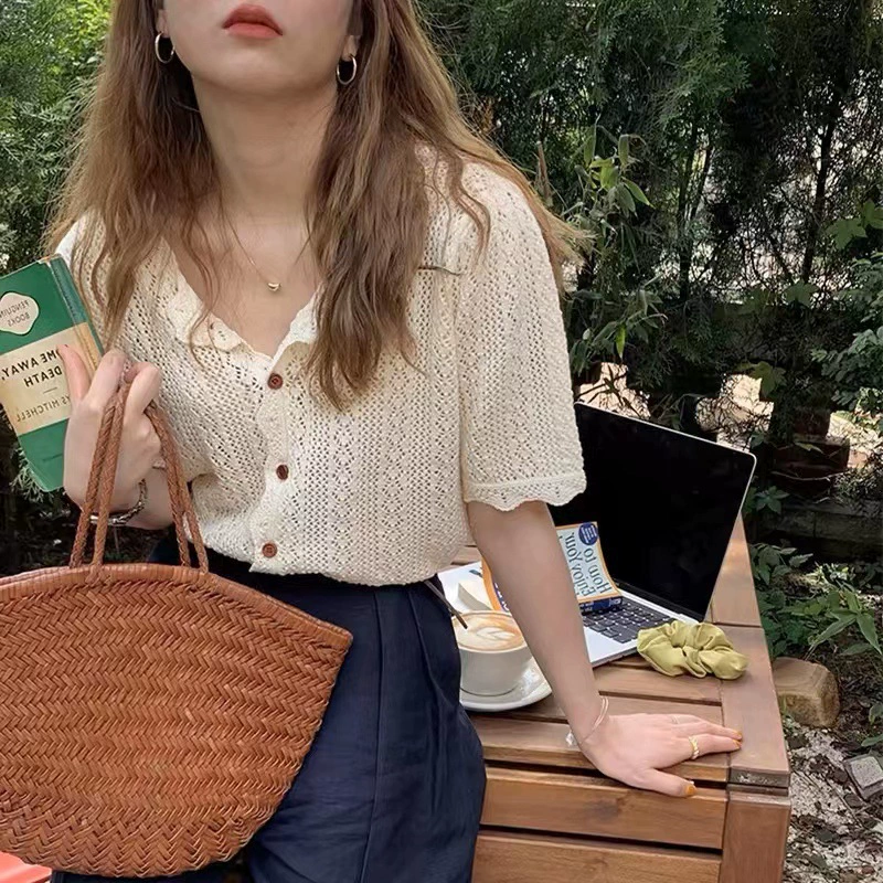 Женский короткий трикотажный кардиган с ажурной вязкой, лето 2025, новый свободный дизайн, тонкий, из ледяного шелка, с V-образным вырезом и кружевом.