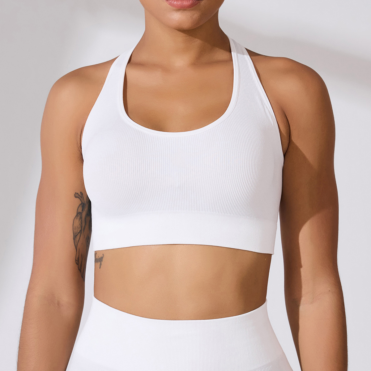 Sujetador deportivo de alta intensidad para mujer, superventas transfronterizo en Europa y América, a prueba de golpes, con espalda hermosa, copas fijas, tipo top de yoga