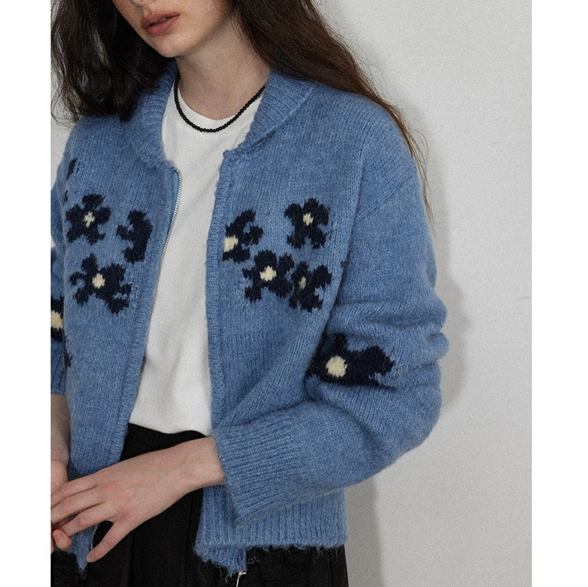 Design autumn cardigan with zipper