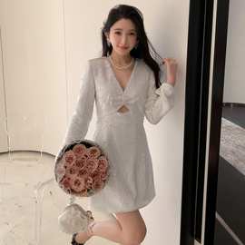 白色亮片绣花性感V领年会小礼服喇叭袖蝴蝶结高腰修身时尚连衣裙