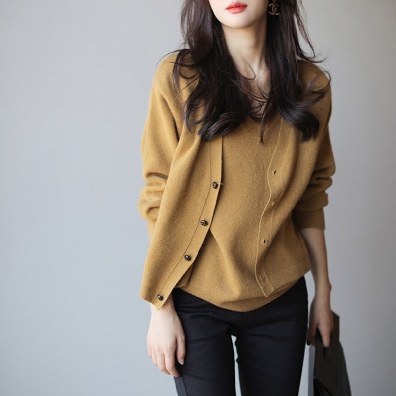 Elegant knitted set