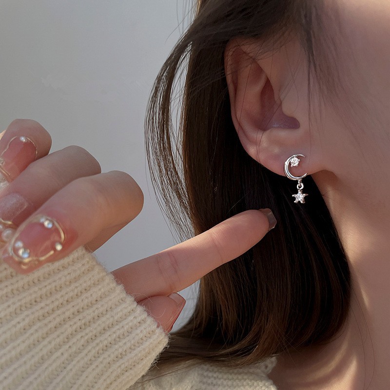 Fashionable sophisticated small design asymmetrical earrings