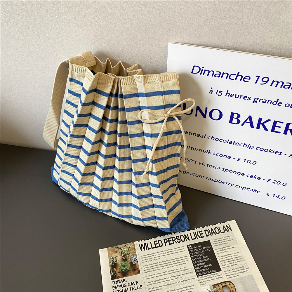 Polyester Material Stripe Pattern Women's Fashion Stripe Polyester Shopping Bags