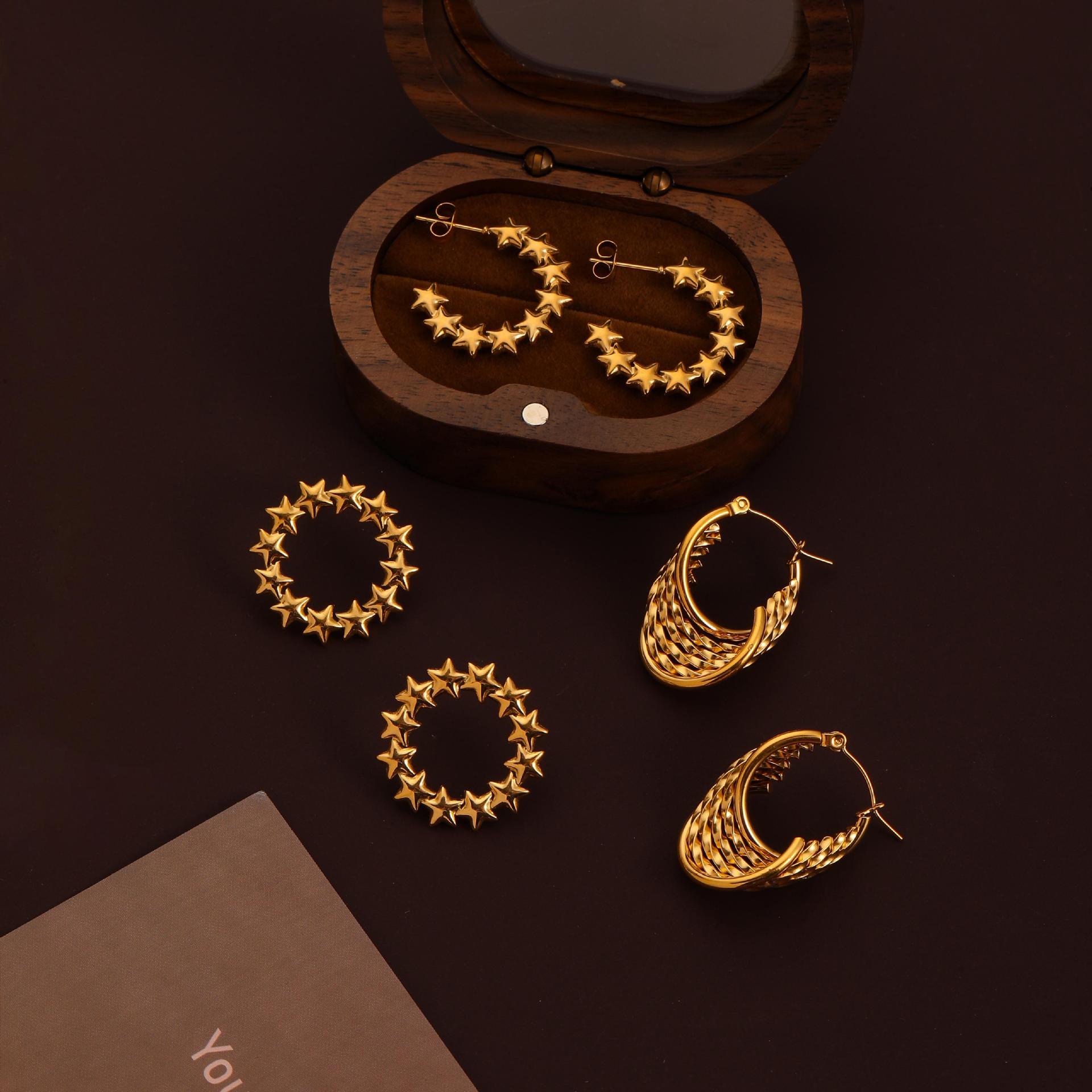 Elegant retro fashionable design universal earrings
