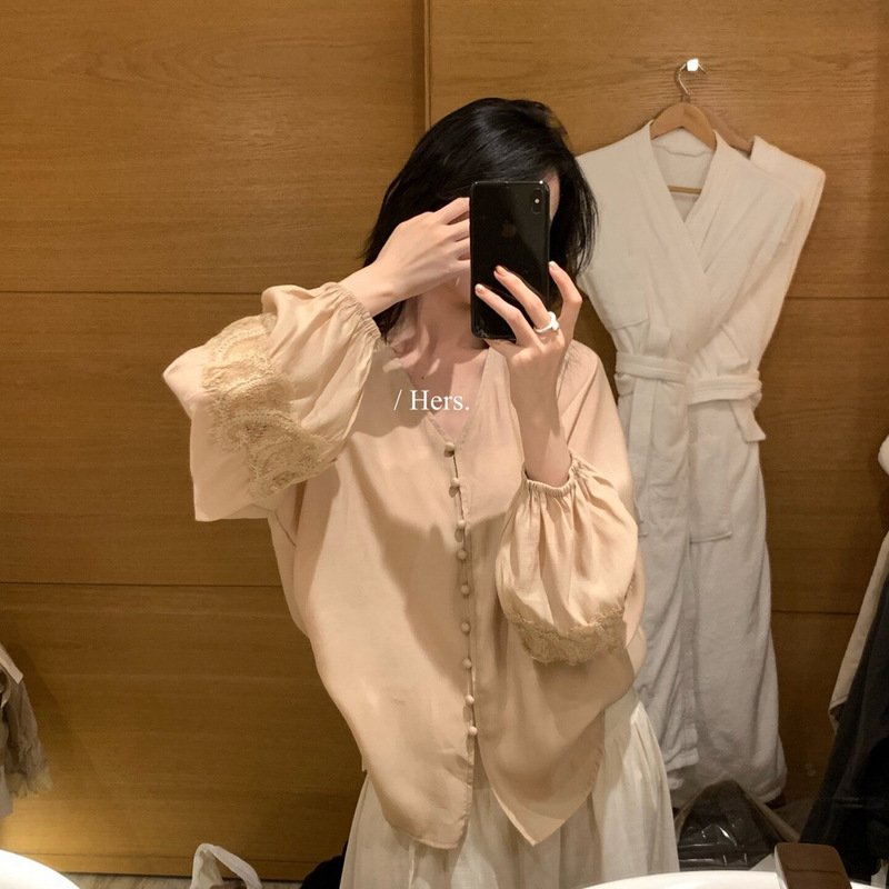 Hers Sweet Autumn Korean Retro Style Lace Spliced Versatile Loose V-Neck Long Sleeve Blouse for Women 66683 Hers Sweet Autumn Korean Retro Style Lace Spliced Versatile Loose V-Neck Long Sleeve Blouse for Women 66683