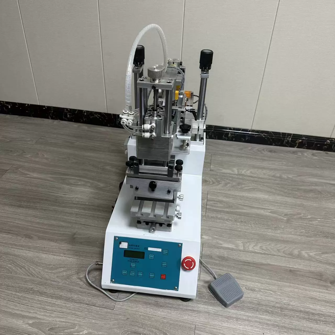 台式小型斜臂丝印机 半自动玻璃印花机PVC膜不干胶平面丝网印刷机