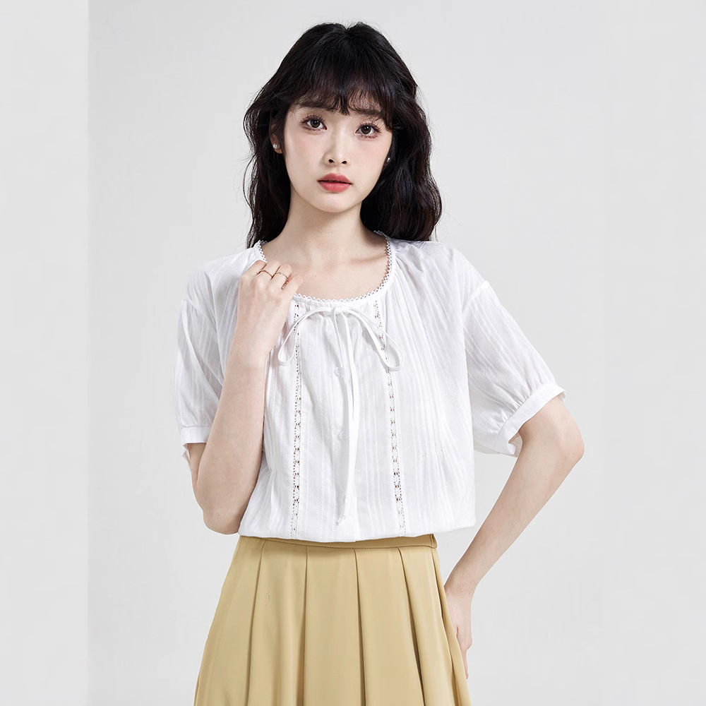 Summer fresh lace design shirt with a round collar