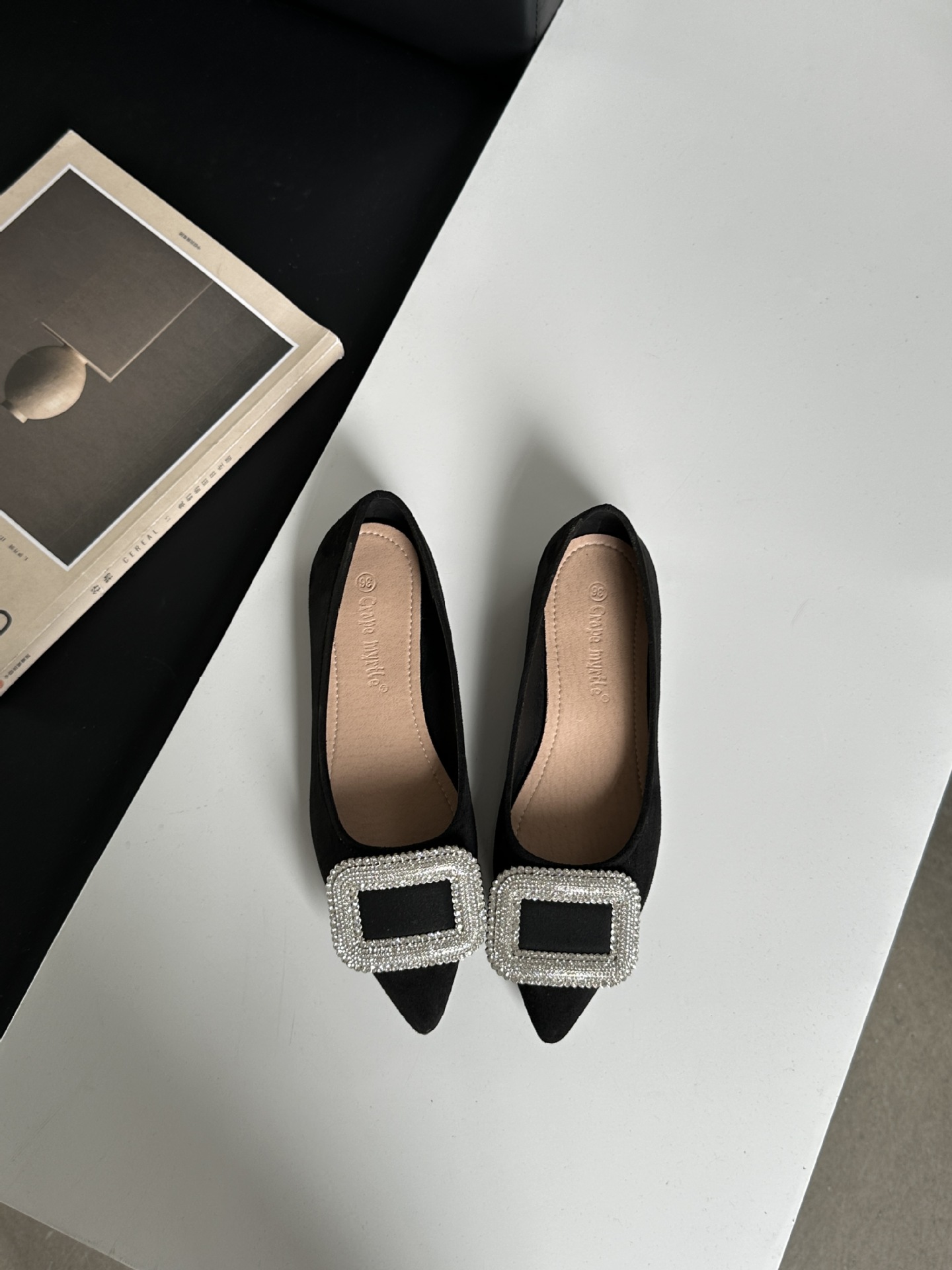 Uva mamá primavera nuevo drama coreano propietario femenino ~ exquisita hebilla de diamante brillante elegante pequeño puntiagudo zapatos planos de corte bajo para las mujeres