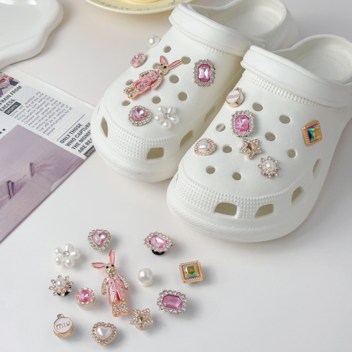 Cave shoes accessories women's decoration DIY shoe buckles Zhibixing shoe flower set cartoon clipping internet celebrity high-end shoe flower