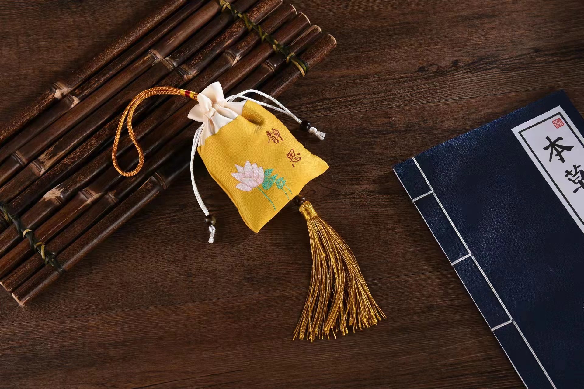 Mugwort Sachet Ai Cao 艾草 Embroidered Herbal Pouch for Car Hanging and Dragon Boat Festival Gift in use