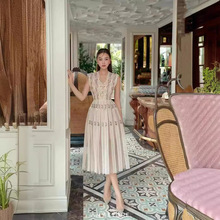 越南设计甜美花朵刺绣连衣裙新款气质钩花蕾丝无袖百褶长裙230289