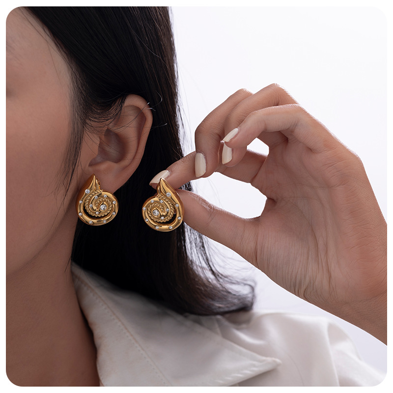 TENA diseño original de concha de estilo nicho de acero inoxidable zircon aretes de oro 18K
