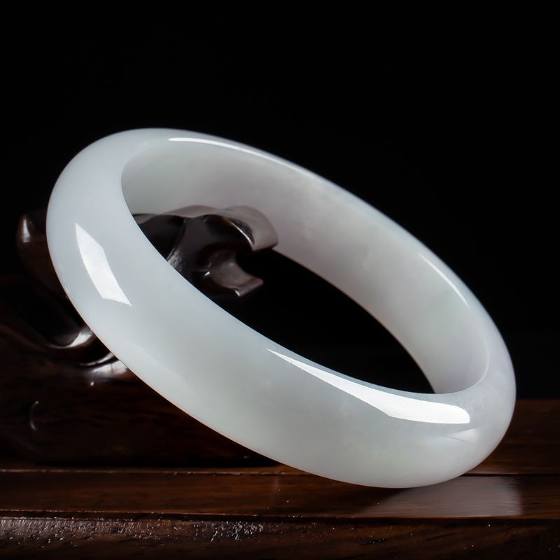 Luonnollinen burmalainen A-tyypin jadeiittirannekoru jaderannerengas_voghion.com