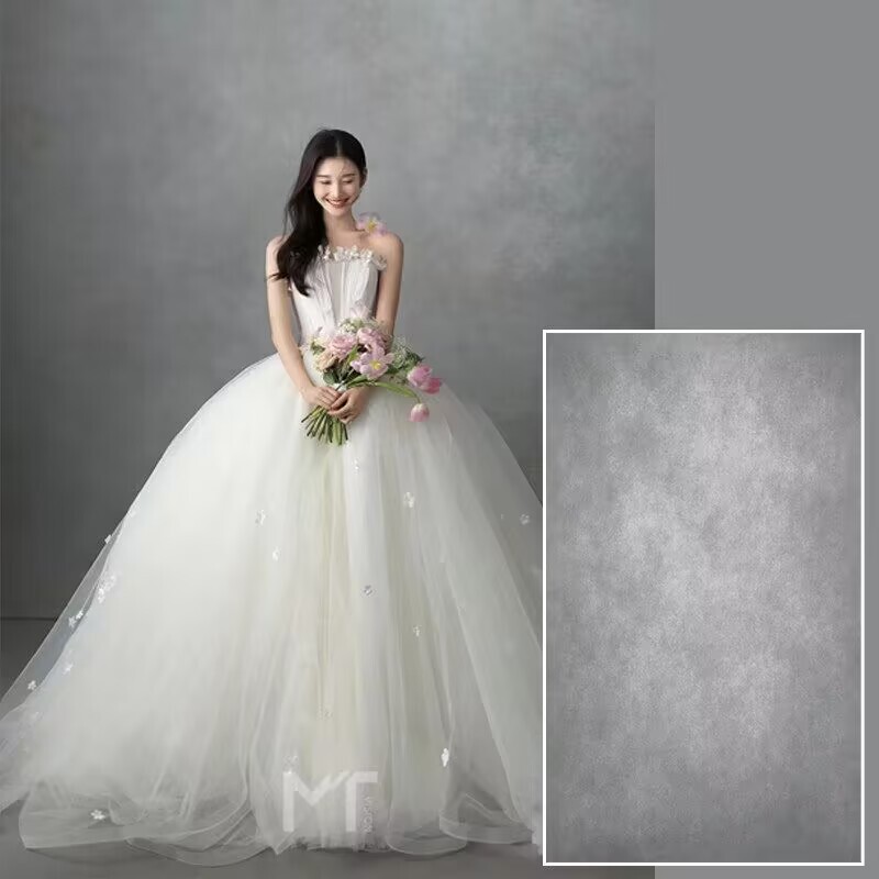 Photography background cloth for wedding photo shoots, simple gray-toned backdrop for bridal gown portraits, fabric wall hanging