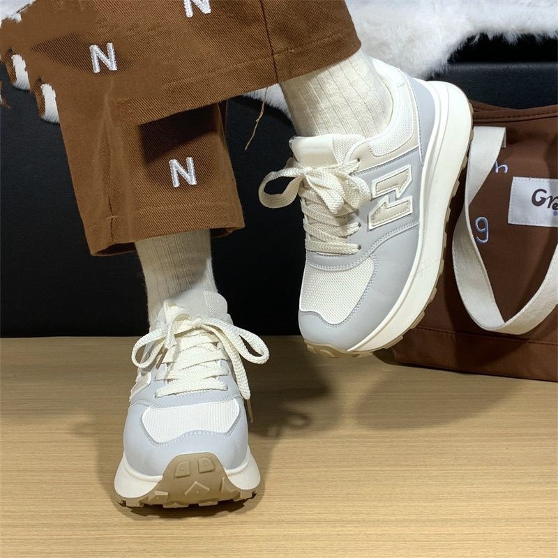 Zapatos deportivos casuales de primavera y otoño 2025, nuevos zapatos de moda con suela suave, zapatos de nicho resistentes al desgaste, zapatos blancos para mujeres