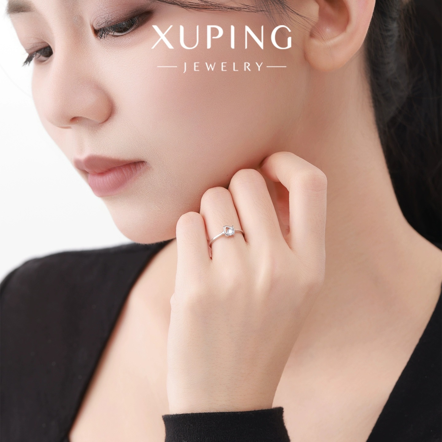 Xuping anillo hueco simple 2025 nuevo temperamento elegante gemas artificiales en el anillo de estilo al por mayor