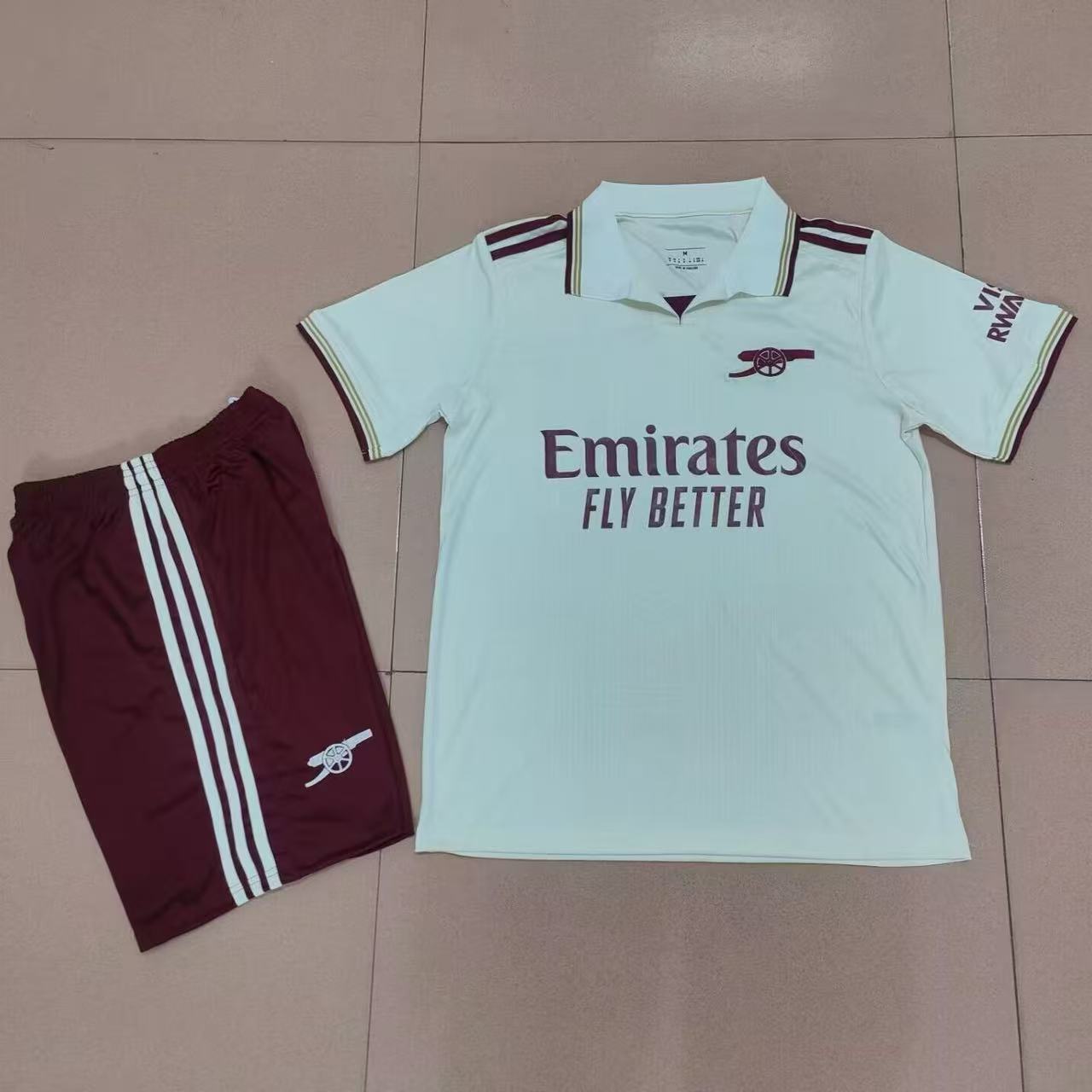 2526 Conjunto de equipación de visitante del Arsenal