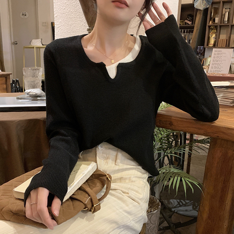 秋冬の女性向けのデザインされたフェイクツーピースのゆったりとした万能ニットセーター、優しいスタイルとコントラストのある気質のボトムセーター|undefined