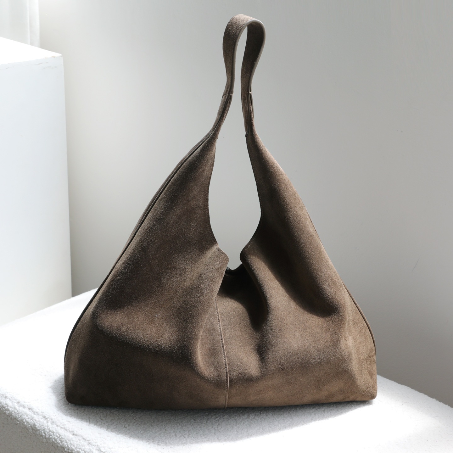 Top-layer cowhide tote bag, large-capacity commuter genuine leather shoulder bag, direct factory wholesale