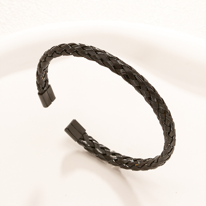 Fábrica en stock al por mayor de Europa y América transfronteriza de acero inoxidable en forma de C pulsera abierta ajustable chapado en oro 18K personalidad no se desvanece