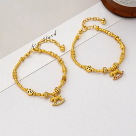 项链;耳环;手链