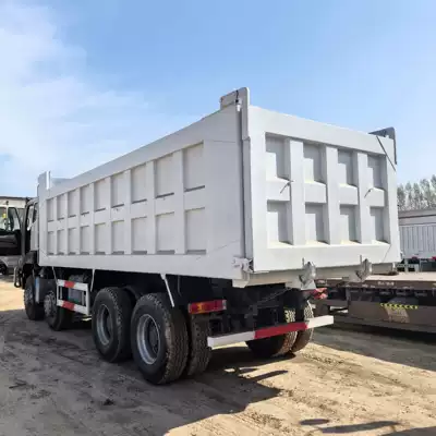 Cross-border Sinotruk Howo 8*4 Yük maşınları